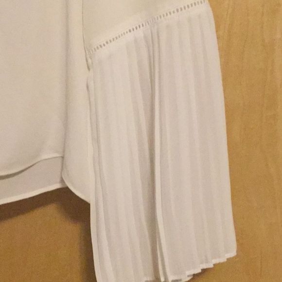 Ramy BrookSumner V-Neck Pleated Cuff Blouse - Picture 6 of 11